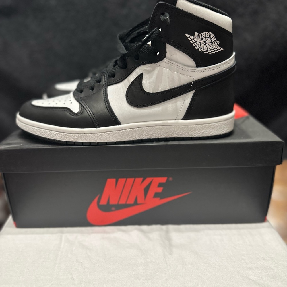 Jordan 1 Black and White 85’ cut